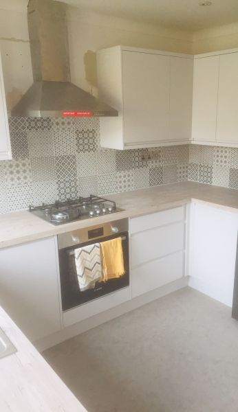 Homebase Cashmere Matt Handless Range with pine Nut Worktops, Vinyl Click Flooring & 20x20 tiles.: Swipe To View More Images