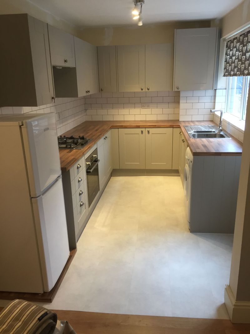 Wren Patridge Infinity plus range with light walnut worktops, Bosch Oven & Hob and AEG canopy extractor.  Brick effect tiling and Manhattan grey grout & white marble effect vinyl flooring. : Swipe To View More Images