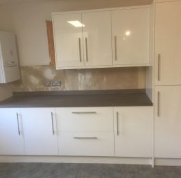 Homebase White Gloss Kitchen, Bar Handles, Ink Black Worktops & Upstands.: Click Here To View Larger Image