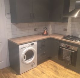 Wren Infinity Shaker Kitchen Range in Lava Matt, Lily Steel Bar handles with Oak Lodge worktops.  Mincorca composite sink with Earl Tap.  : Click Here To View Larger Image
