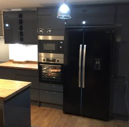 Wickes Sofia Graphite range, Dark Oak Solid Wood worktops, Granite Sink & Monobloc tap, Zanussi Hob & Oven.  : Click Here To View Larger Image