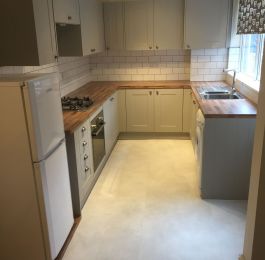 Wren Patridge Infinity plus range with light walnut worktops, Bosch Oven & Hob and AEG canopy extractor.  Brick effect tiling and Manhattan grey grout & white marble effect vinyl flooring. : Click Here To View Larger Image