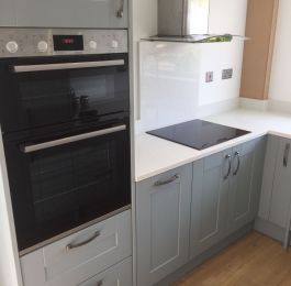 Wren Inifinity Range, Cloud Blue Ermine & Bow Antique Handles, Quartz Artic Starburst worksurfaces and upstands. Bosch built in appliances.: Click Here To View Larger Image