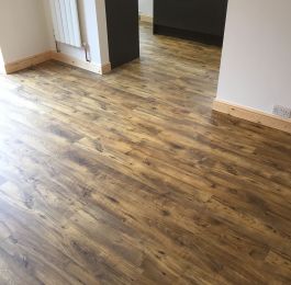 Howdens chestnut vinyl Click Flooring: Click Here To View Larger Image