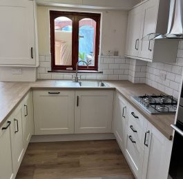 Howdens Fairford Porcelain range, Linear Oak Effect Worktops, Oak Vinyl Click Flooring  Lamona Products throughout.: Click Here To View Larger Image