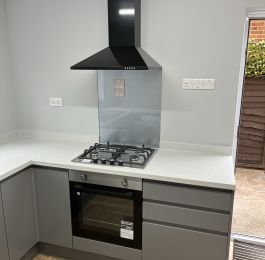 Howdens Clerkenwell Gloss Slate Grey, Quartzstone White worktops, Franke Grey Urban Granite Composite SInk, Lamona products.: Click Here To View Larger Image